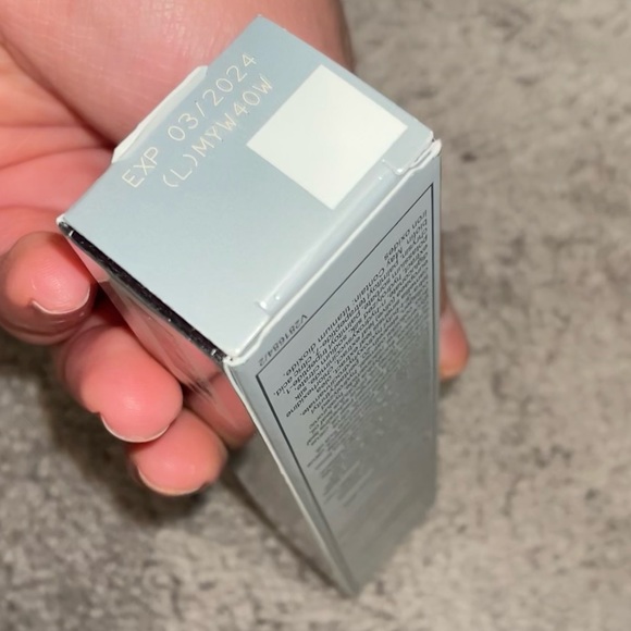 IT Cosmetics   CC+ Cream with SPF 50+ shade medium - Picture 5 of 6